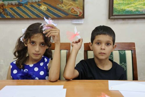 27 август көнне Татарстан халыклары Дуслыгы йортында «СВОих геройларга ярдәм итик» проекты һәм Россиядә Гаилә елы кысаларында оештырылган «Мәктәпкә җыенырга ярдәм ит» акциясе узды