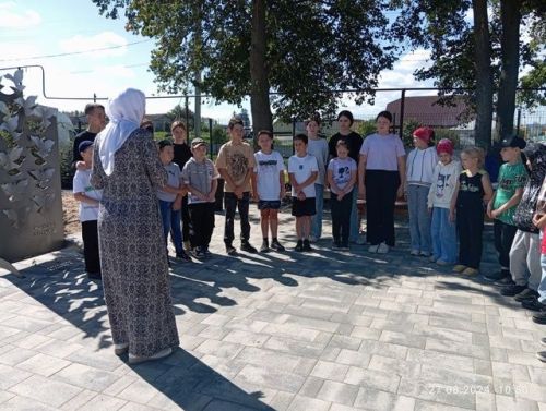 Иске Карамалы авылы мәхәлләсе “Рушат паркы”нда балалар өчен “Гыйлемсез кеше – канатсыз кош” исемле Белем бәйрәме үткәрде