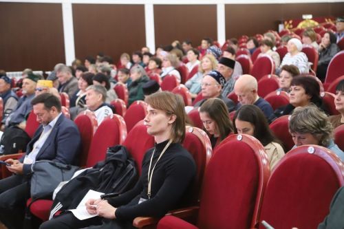 Бүген Мөслим кунаклар кабул итте