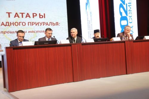 Бүген Мөслим кунаклар кабул итте