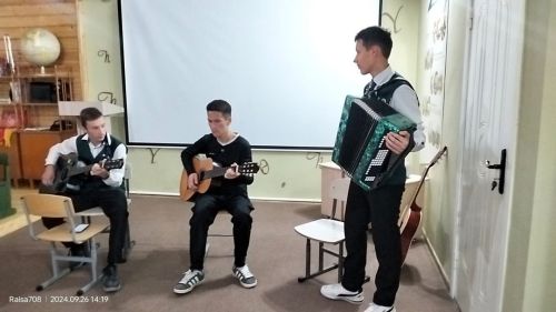 Г.Тукай исемендәге Мөслим урта мәктәбе укучылары өчен гитарада уйнау буенча мастер-класс үткәрелде