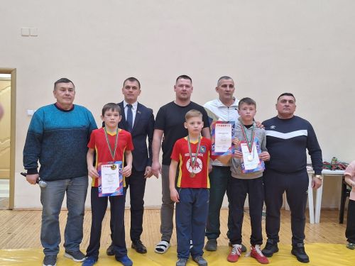 Малайлар һәм яшүсмерләр арасында көрәш буенча район беренчелеге узды