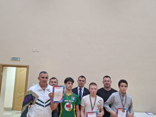 Малайлар һәм яшүсмерләр арасында көрәш буенча район беренчелеге узды