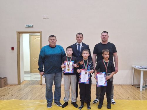 Малайлар һәм яшүсмерләр арасында көрәш буенча район беренчелеге узды