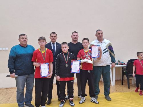 Малайлар һәм яшүсмерләр арасында көрәш буенча район беренчелеге узды