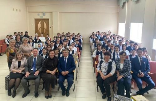 Мөслим лицее кунаклар кабул итте