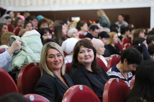 Район мәдәният йортында Мөслим гимназиясе укучыларының әти-әниләр җыелыш үтте