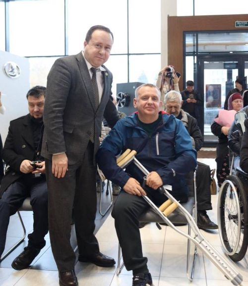 Производствода зыян күрүчеләргә 13 җайлаштырылган автомобиль тапшырды