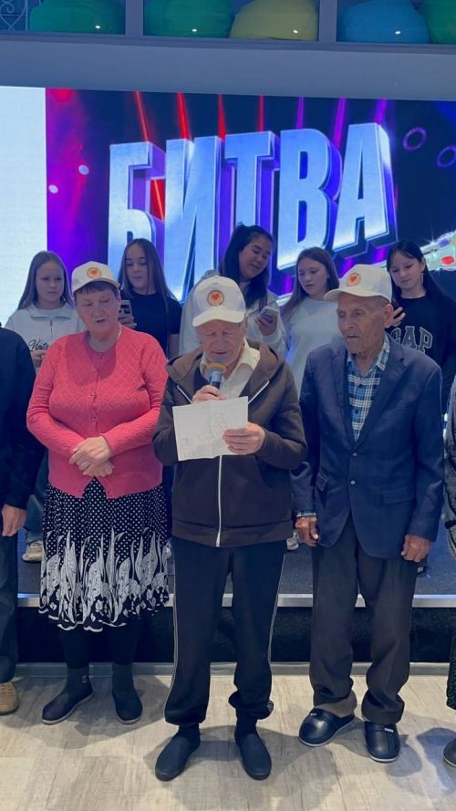 Интернат-йорт өлкән кешеләре волонтерлар отряды белән очраштырды