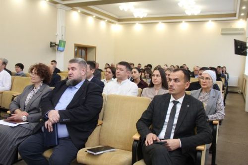 Район хакимиятенең актлар залында чираттагы киңәйтелгән киңәшмә узды
