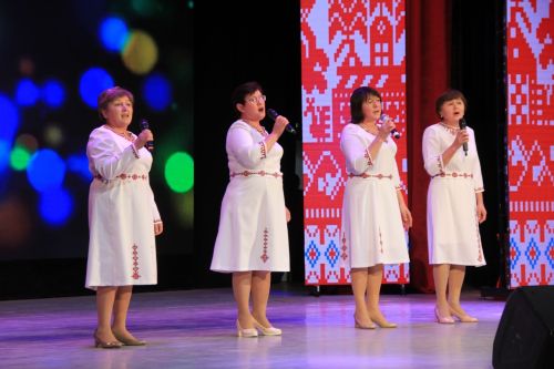 Халыклар бердәмлеге көне уңаеннан район мәдәният йортында концерт үтте