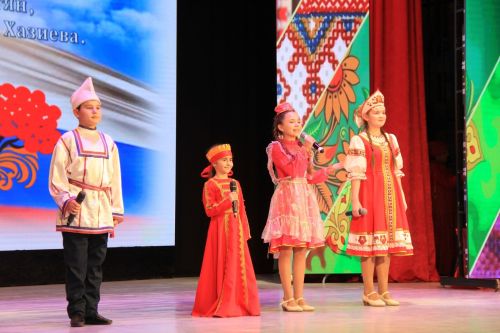 Халыклар бердәмлеге көне уңаеннан район мәдәният йортында концерт үтте