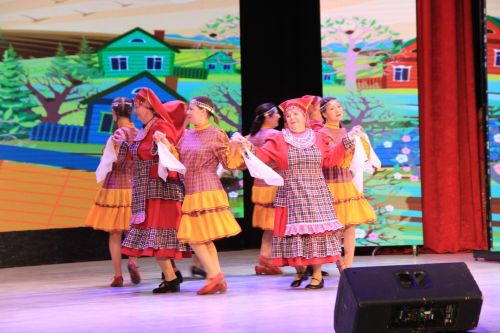Халыклар бердәмлеге көне уңаеннан район мәдәният йортында концерт үтте
