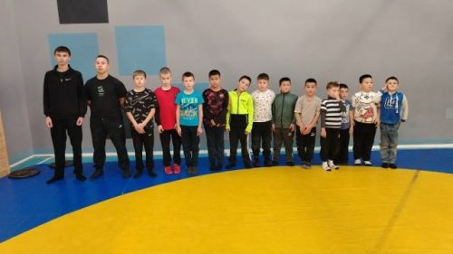 Гимназияда көрәш түгәрәге эшли