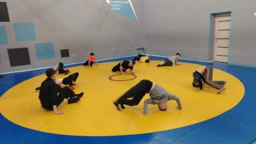 Гимназияда көрәш түгәрәге эшли