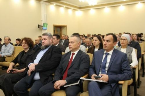 Район хакимиятенең актлар залында оешма-предприятие, бүлек җитәкчеләре катнашында киңәйтелгән киңәшмә узды