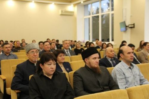 Район хакимиятенең актлар залында оешма-предприятие, бүлек җитәкчеләре катнашында киңәйтелгән киңәшмә узды