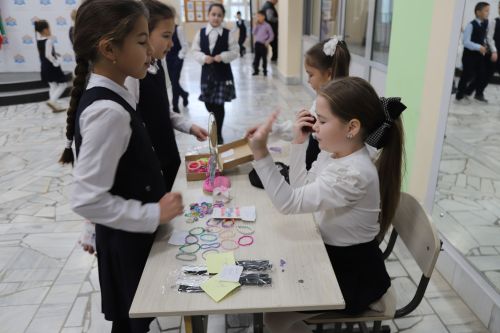 Инвалидлар ункөнлеге алдыннан мәктәпләрдә хәйрия ярминкәләре башланып китте