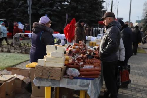 4 ноябрь көнне район мәдәният йорты каршындагы мәйданда ярминкә гөрләде