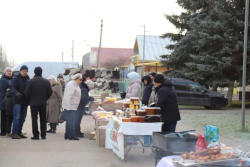4 ноябрь көнне район мәдәният йорты каршындагы мәйданда ярминкә гөрләде