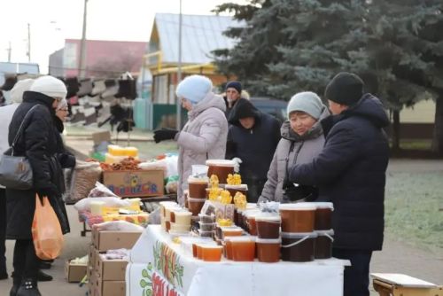 4 ноябрь көнне район мәдәният йорты каршындагы мәйданда ярминкә гөрләде