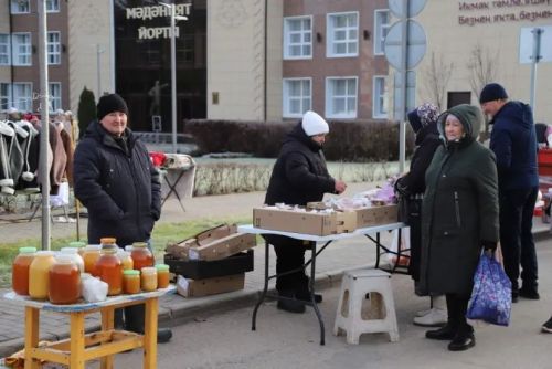 4 ноябрь көнне район мәдәният йорты каршындагы мәйданда ярминкә гөрләде