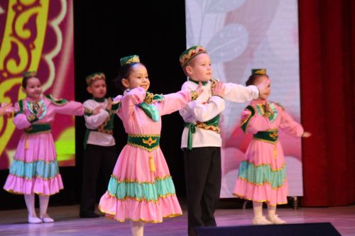Әниләр көне уңаеннан бәйрәм концерты