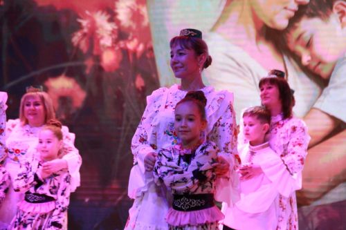 Әниләр көне уңаеннан бәйрәм концерты