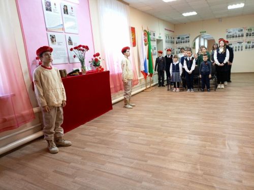 Батырлык дәресе: Мәктәп музее Ватан Геройлары көненә багышланган патриотик чара үткәрде