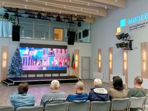Мөслимдә социаль хезмәт алучылар Мария Киселеваның «Яратам һәм ышанам» спектаклен карады