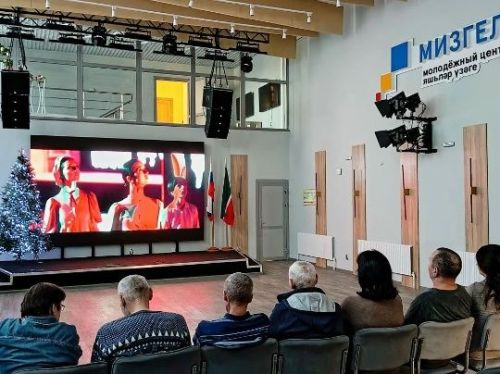 Мөслимдә социаль хезмәт алучылар Мария Киселеваның «Яратам һәм ышанам» спектаклен карады