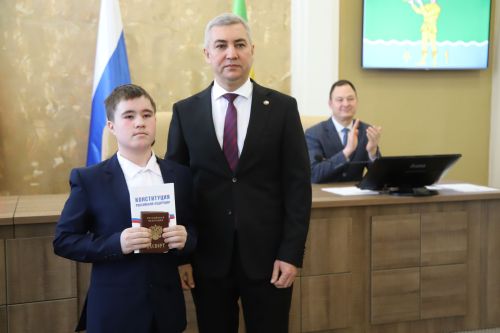 Сессиядә 11 егет-кызга Россия Федерациясе гражданины паспортлары тапшырылды