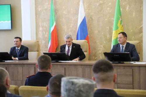 Сессиядә 11 егет-кызга Россия Федерациясе гражданины паспортлары тапшырылды