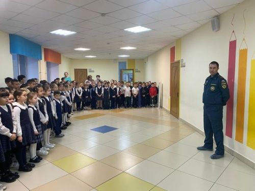 Мөслим лицееның башлангыч сыйныф укучылары Вильям Тайбактин белән очрашты