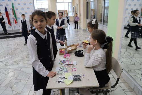 Инвалидлар ункөнлеге алдыннан мәктәпләрдә хәйрия ярминкәләре башланып китте