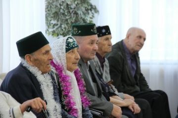 Мөслим картлар һәм инвалидлар интернат-йорты Яңа елны каршылый