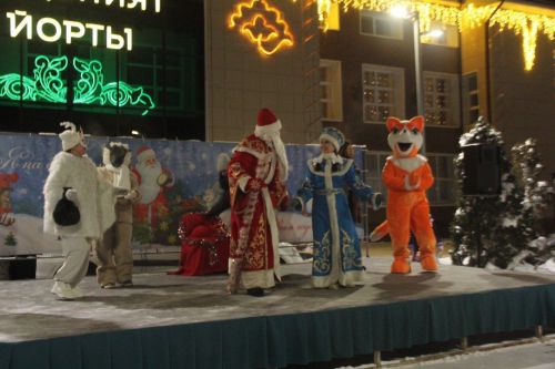Мөслим үзәгендәге Яңа ел чыршысында утлар кабынды