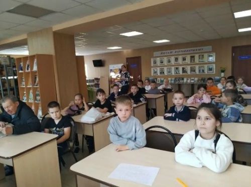 Мөслим лицее укучылары китапханәдә экскурсиядә булдылар