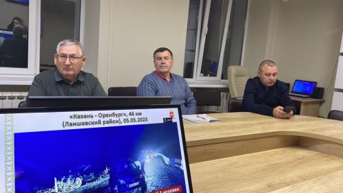Район хакимияте бинасында видеоконференция режимында юл хәрәкәте иминлеге комиссиясенең чираттагы утырышы үтте