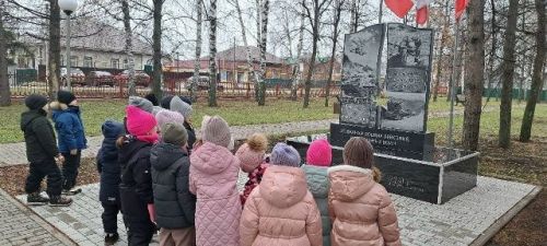 «Миләшкәй» балалар бакчасының мәктәпкә әзерлек төркеме Җиңү паркында экскурсиядә