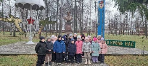 «Миләшкәй» балалар бакчасының мәктәпкә әзерлек төркеме Җиңү паркында экскурсиядә