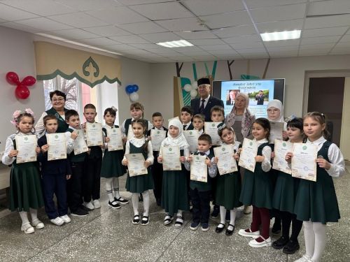 5 декабрь көнне, Мөслим урта мәктәбендә «Шагыйрьле декабрь» нәфис сүз конкурсы узды