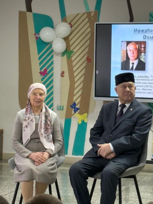 5 декабрь көнне, Мөслим урта мәктәбендә «Шагыйрьле декабрь» нәфис сүз конкурсы узды