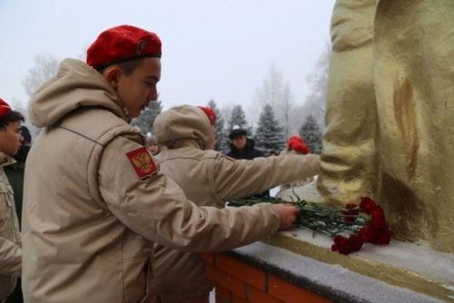 2007 елдан Россия Президенты Указы нигезендә 9 декабрь Ватан Геройлары көне буларак билгеләп үтелә