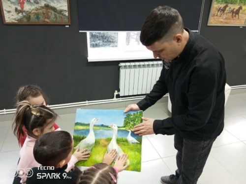 Рәссам Рәйхан Хантимеров картиналары балаларны иҗатка илһамландырды