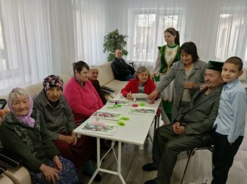 Түбән табын мәктәп-интернаты укытучылары һәм укучылары Мөслим картлар һәм инвалидлар интернат-йортында кунакта булды