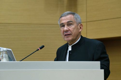 Миңнеханов: Ватан геройларының батырлыклары безне рухландыра