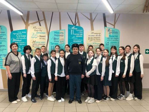 Совет Армиясендә хезмәт иткән әтиләре - укучылар өчен үрнәк