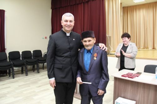 Шинельсез солдатлар