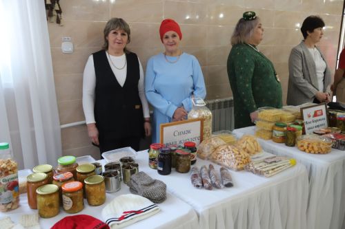 Бүген З. Басыйрова исемендәге район мәдәният йортында Мөслим район Советының IV чакырылыш XXXIX отчет сессиясе узды